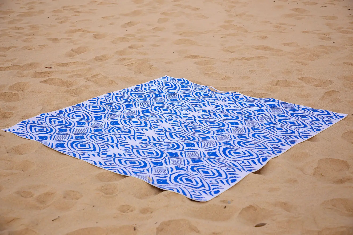 Sand Free Towel Blue/White