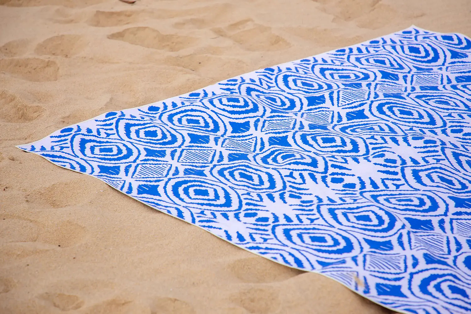 Sand Free Towel Blue/White