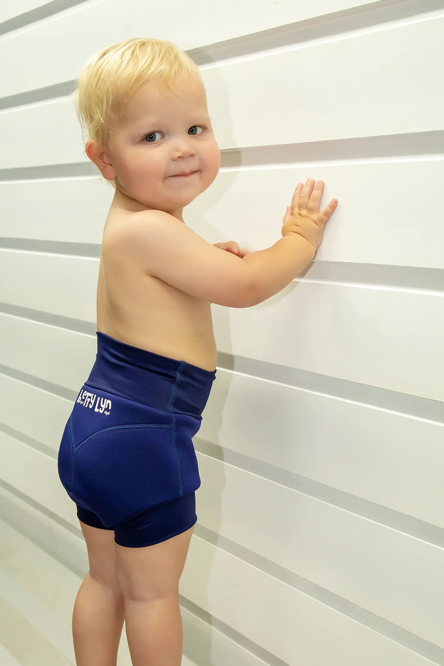 navy-swim-nappy-3.webp