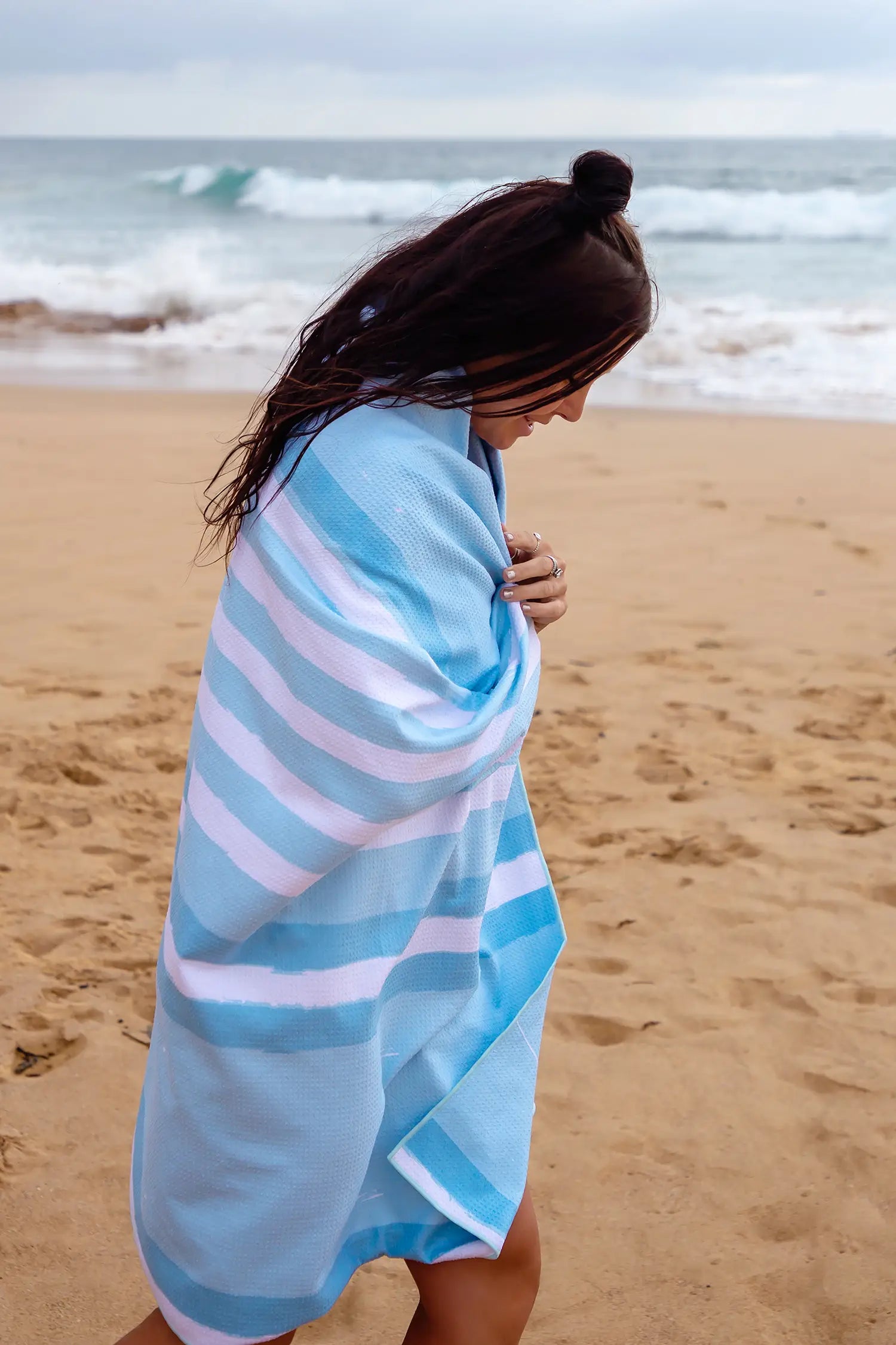 sand-free-towel-stripe_2_87b83f95-453e-43fb-a043-99c6e732dbb3.webp